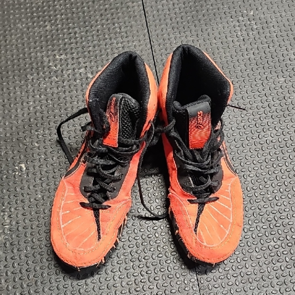 Asics wrestling shoes 7.5 mens